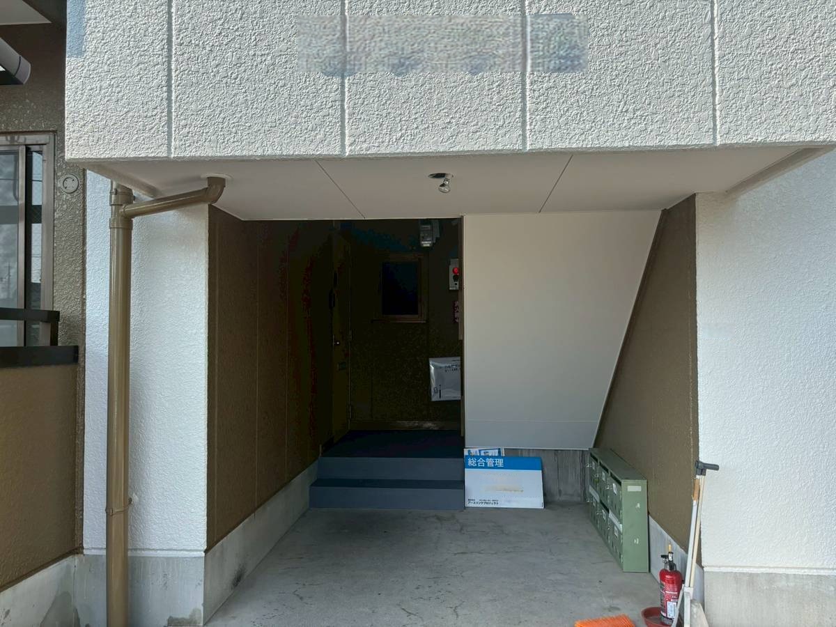 S様アパート共用階段施工後写真