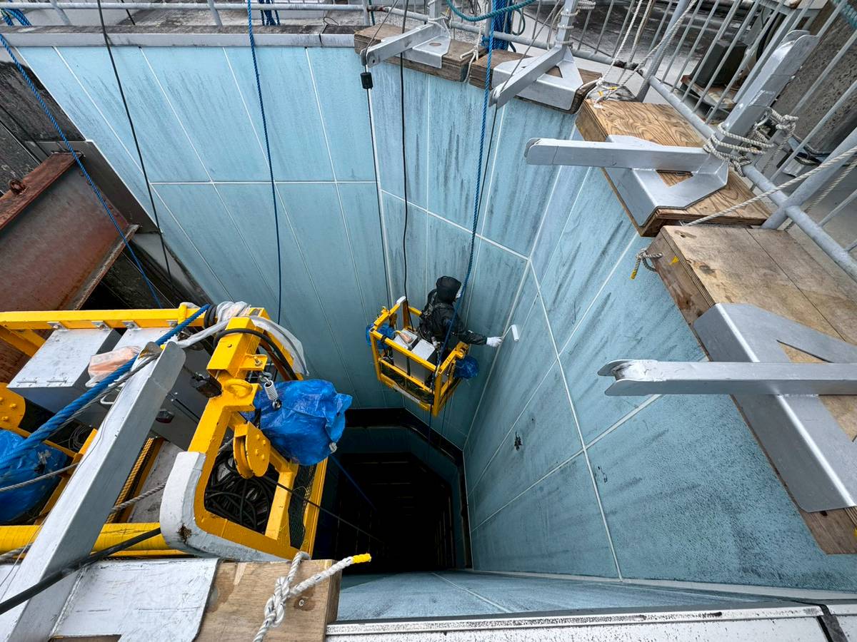 ゴンドラ作業下塗り施工写真