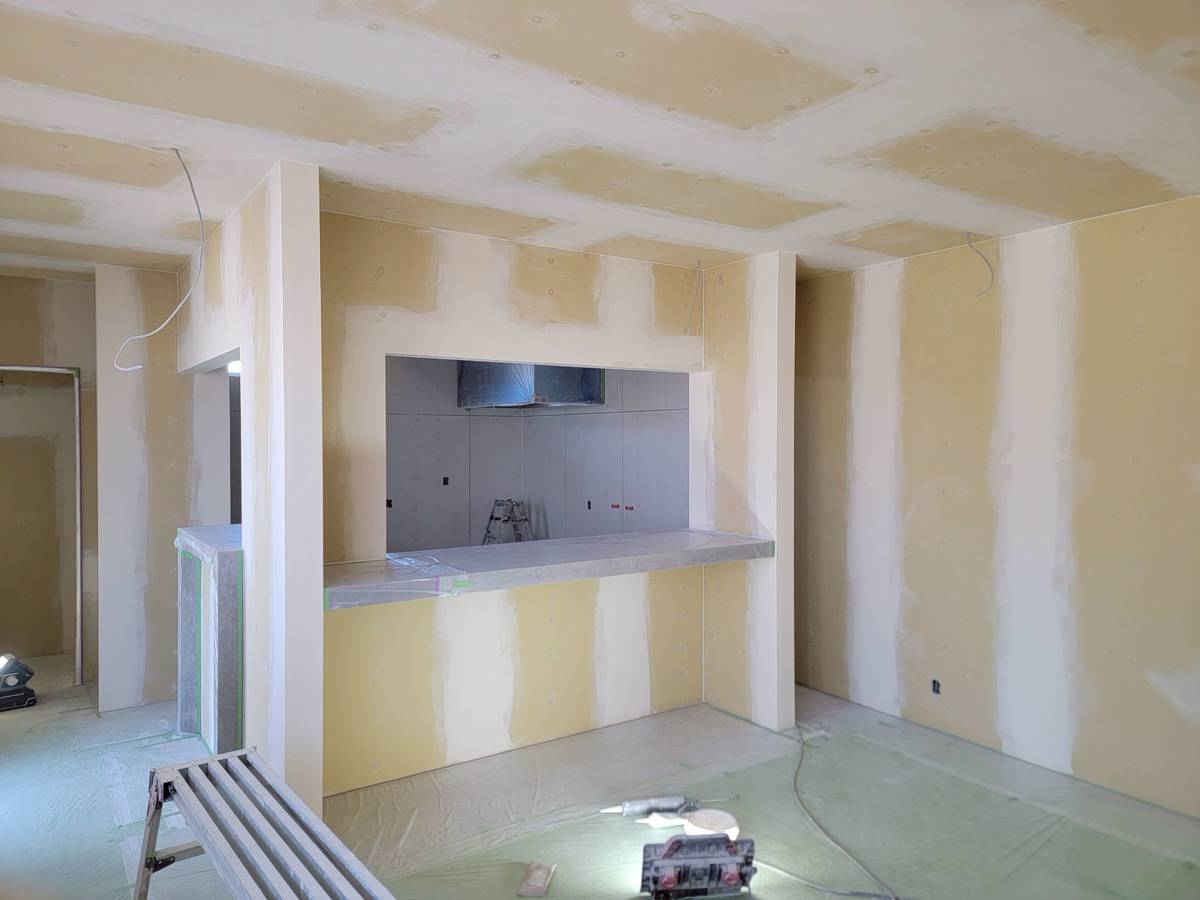 天井、壁、建具塗装前写真